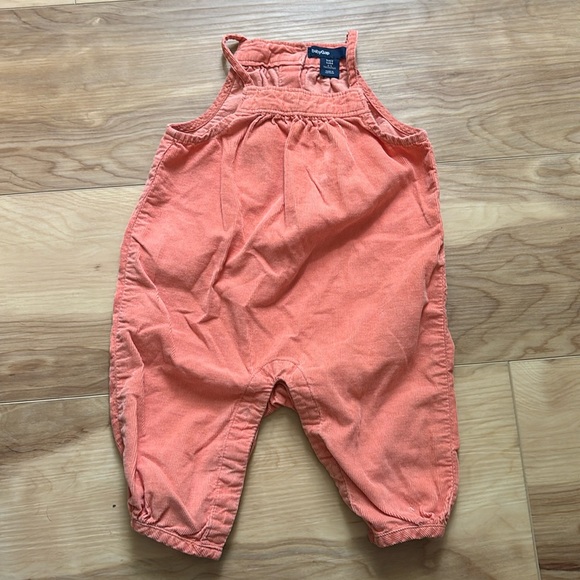 ‼️ SOLD ‼️ Baby gap corduroy jumper 0-3m - Picture 1 of 4